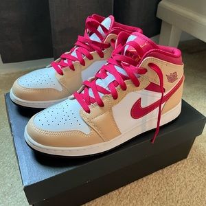 Air Jordan 1 Mid GS “Beige/Red”